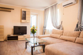 2 rooms Luxury Apt on Tsentralnyiy Boulevard 26 near Intourist Hotel